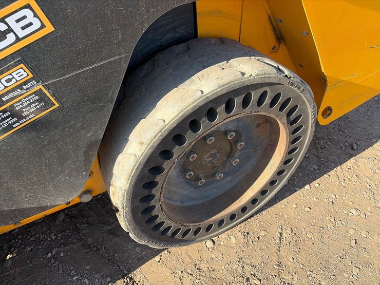 2016-jcb-135-image-24