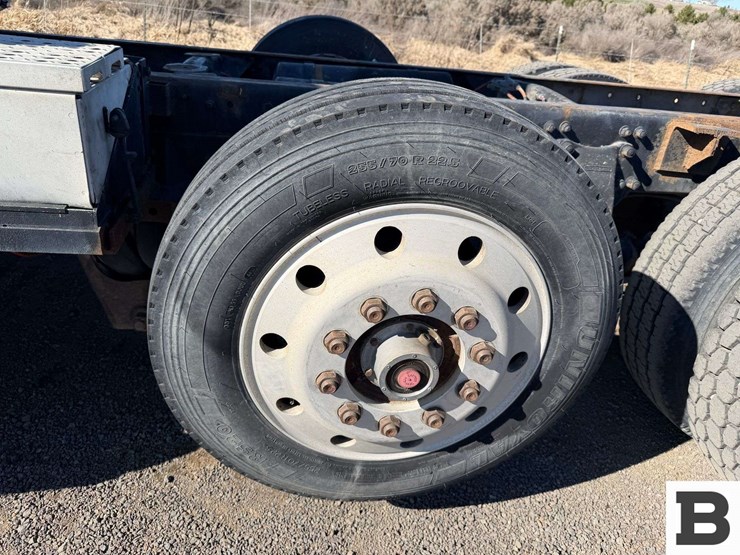 1992-freightliner-fld120-image-18