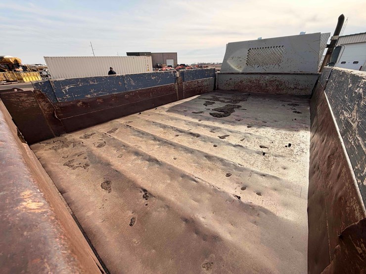 2001-tk-sterling-m5500-chassis-image-9