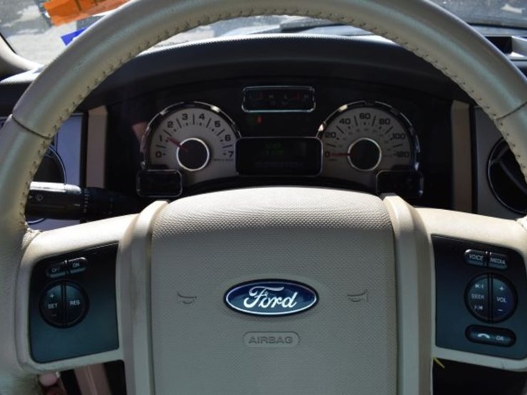 2014-ford-expedition-image-11