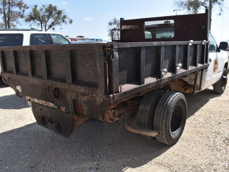 2000-chevrolet-3500-image-3