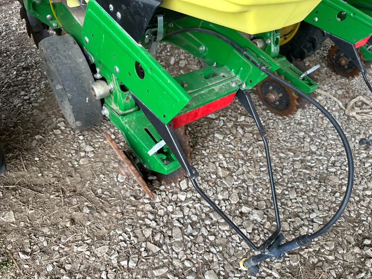 john-deere-1725-image-33