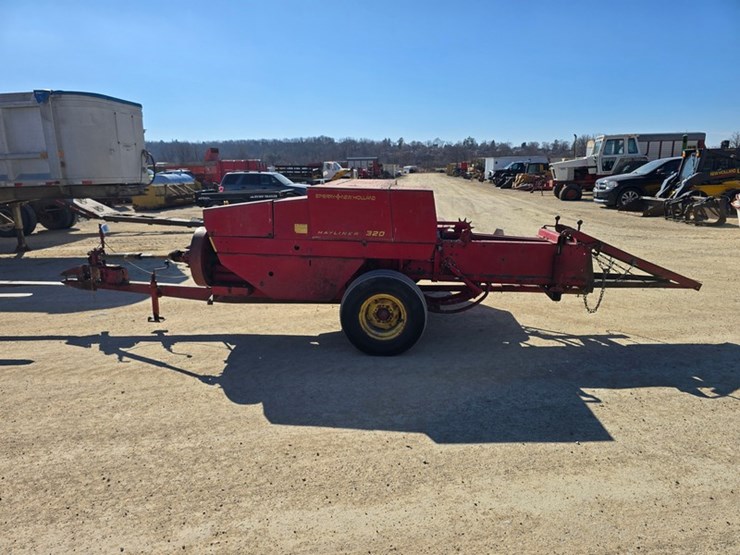 new-holland-320-image-2