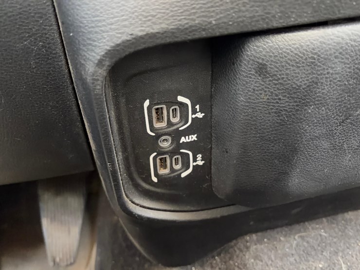 2020-ram-2500-laramie-image-27