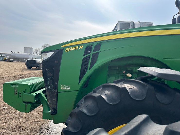 2019-john-deere-8295r-image-35