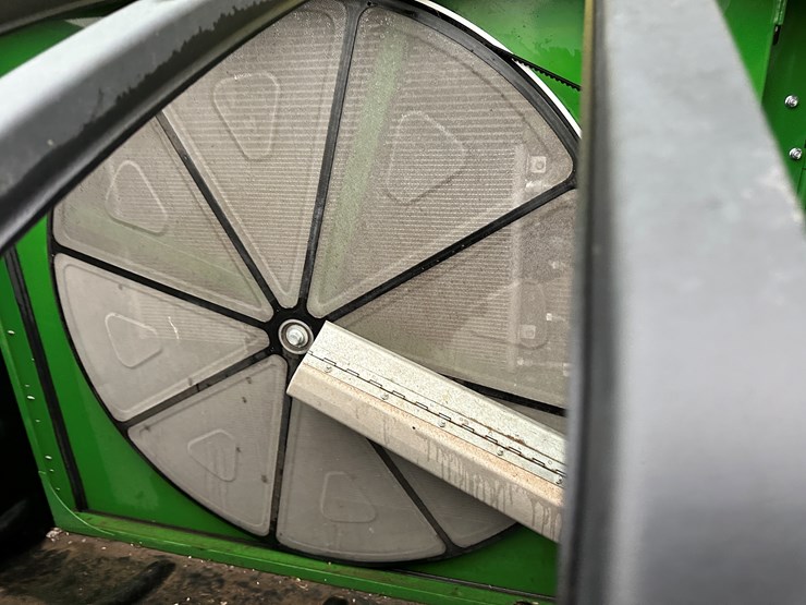 2021-john-deere-cp690-image-83