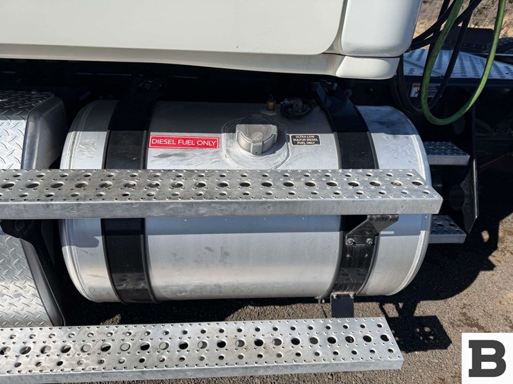 2017-freightliner-cascadia-125-image-13