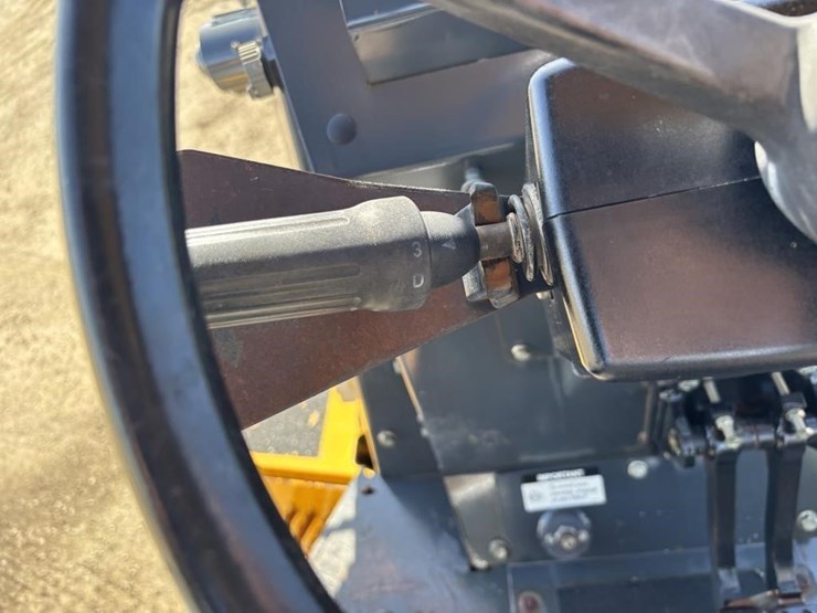 2017-deere-210lep-image-32