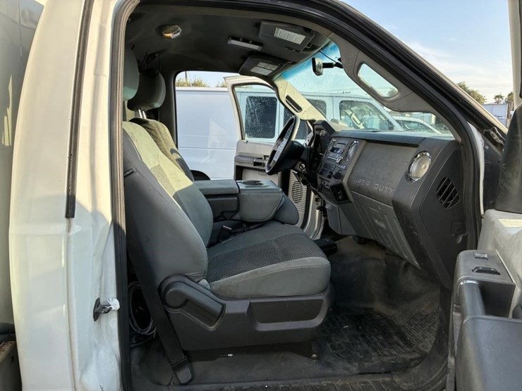 2011-ford-f550-image-9