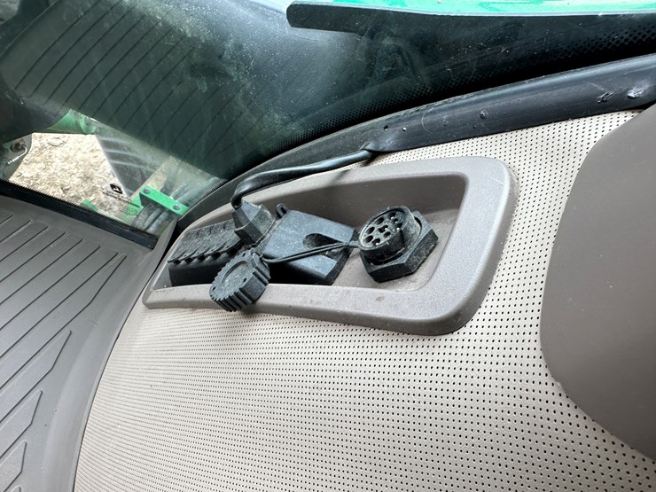 2021-john-deere-r4044-image-120