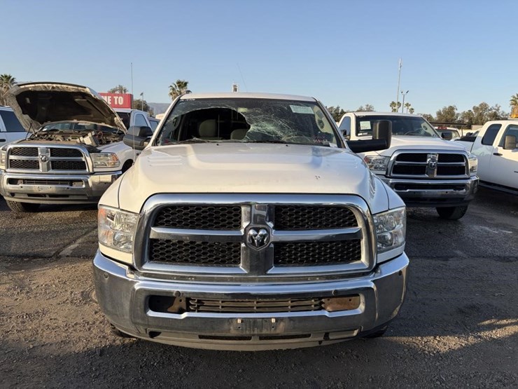 2016-dodge-2500-image-5