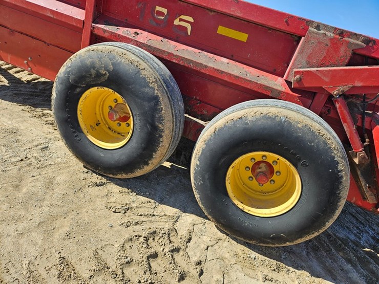 new-holland-195-image-21