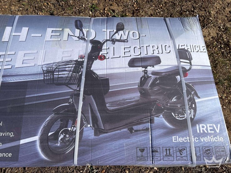 2025-irev-electric-scooter-image-1