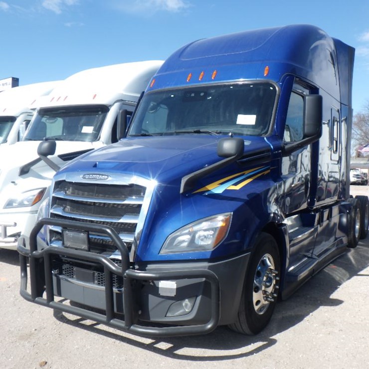 2021 FREIGHTLINER CASCADIA 126