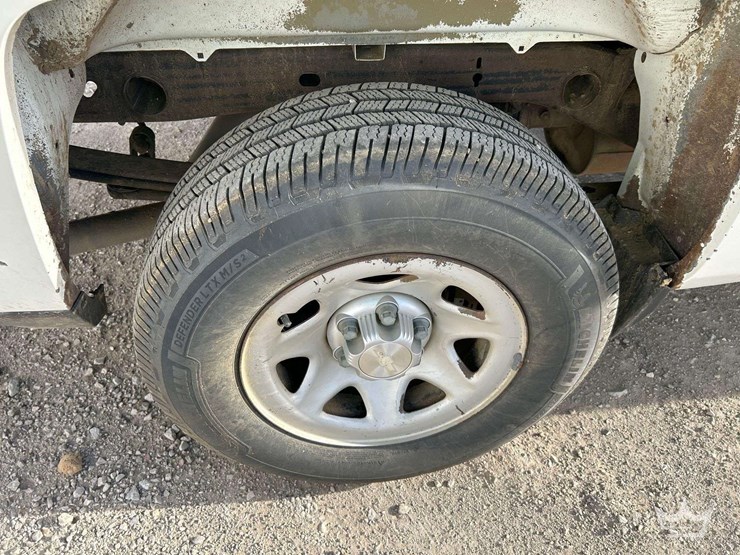 2016-chevrolet-silverado-4x4-crew-cab-pickup-truck-image-27