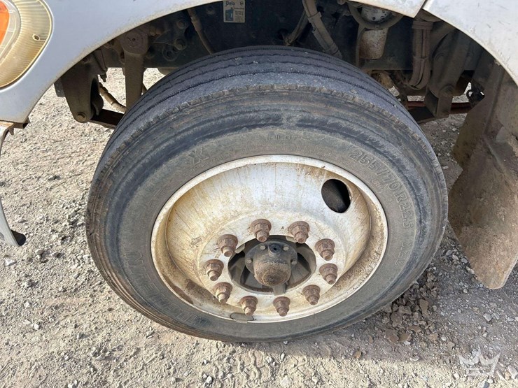 2012-peterbilt-337-image-33