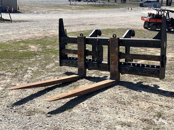 pemberton-inc-komatsu-forks-and-frame-image-2