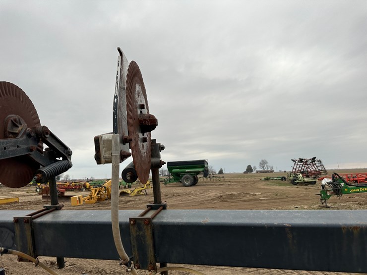 #38849-•-yetter-76"-twin-row-knife-applicator-image-16