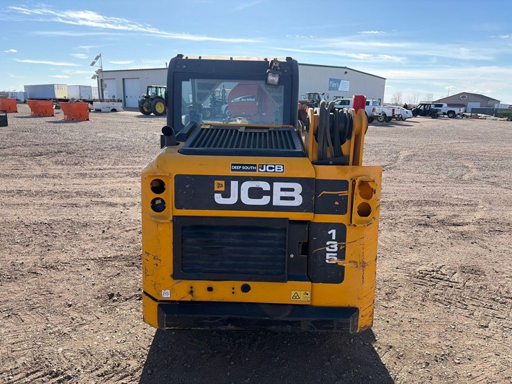 2016-jcb-135-image-7