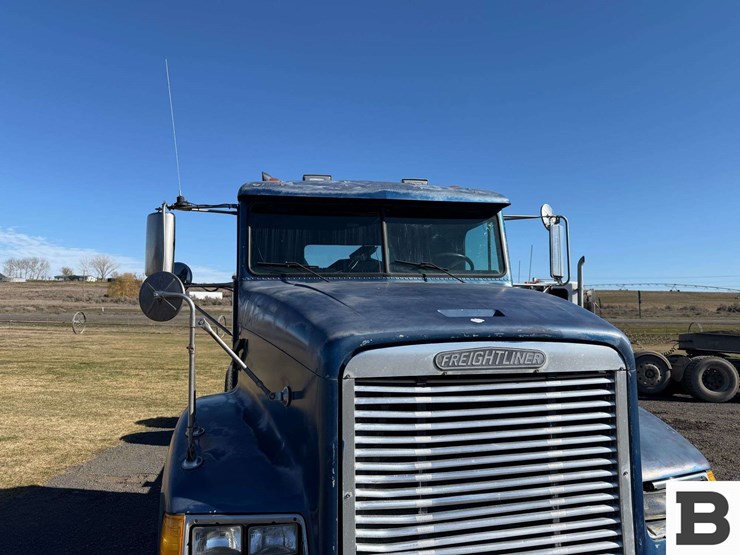 1995-freightliner-fld112-image-9
