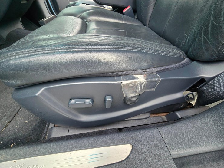 2006-cadillac-superior-6-door-limousine,-ultra-low-20396-miles-image-29