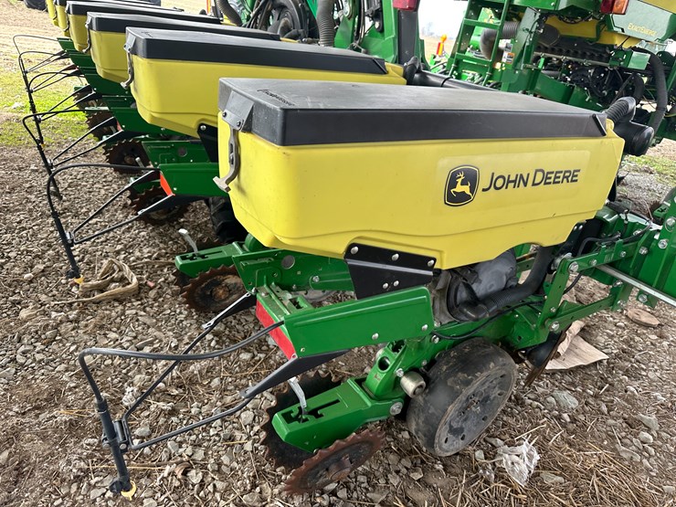 john-deere-1725-image-19