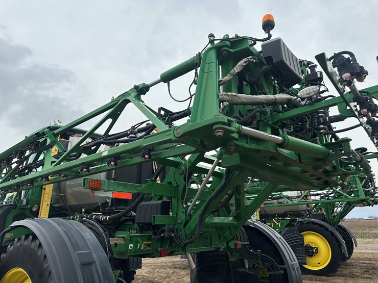 2021-john-deere-r4038-image-32