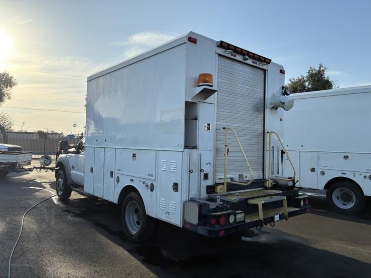 2011-ford-f550-image-4