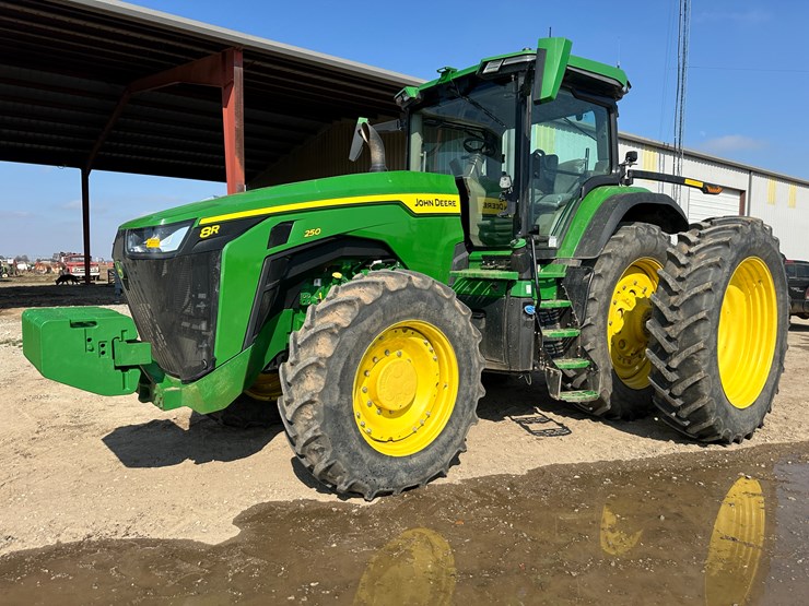 2023-john-deere-8r-250-image-1