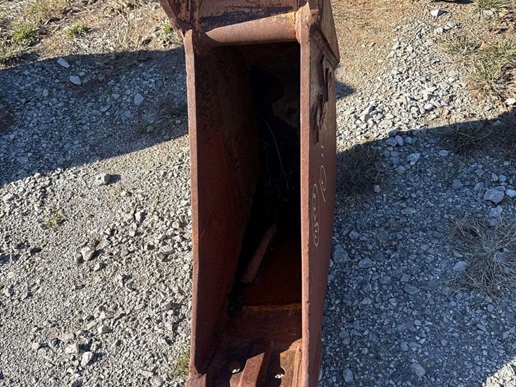 10in-digging-tooth-bucket-excavator-attachment-image-1