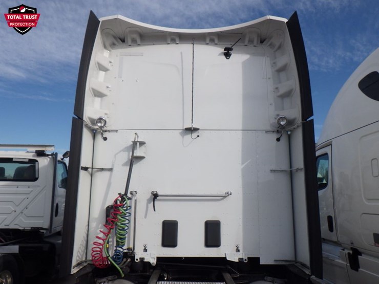 2020-peterbilt-579-image-12