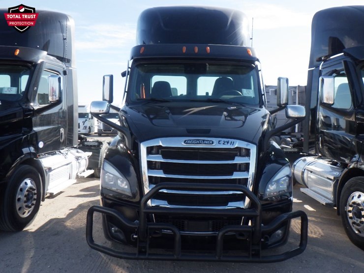 2022-freightliner-cascadia-116-image-2