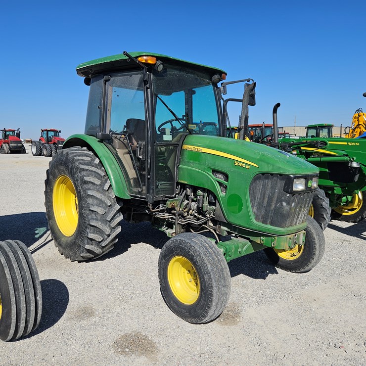 2011 JOHN DEERE 5085M