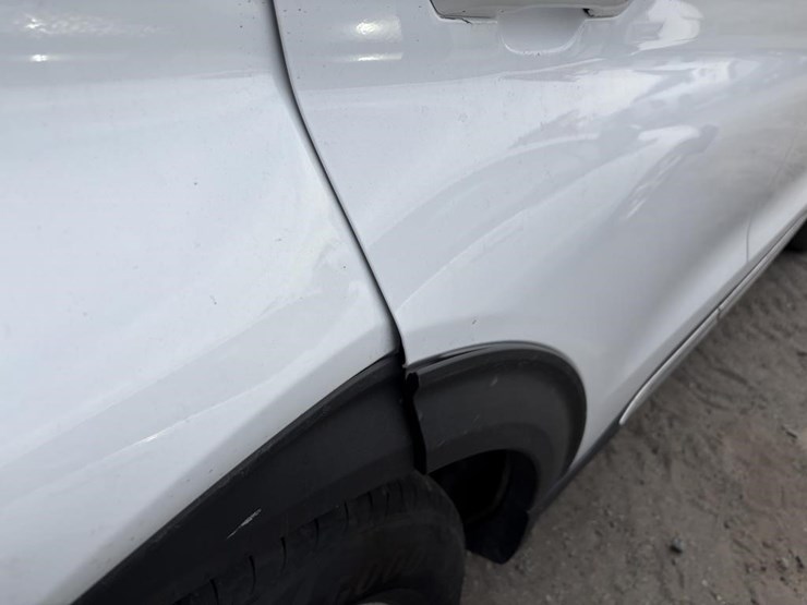 2021-ford-explorer-image-36