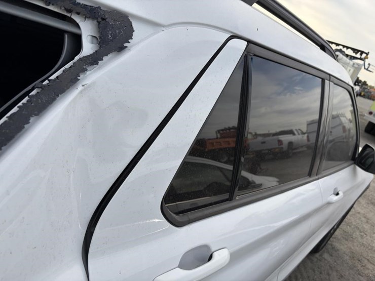 2021-ford-explorer-image-37