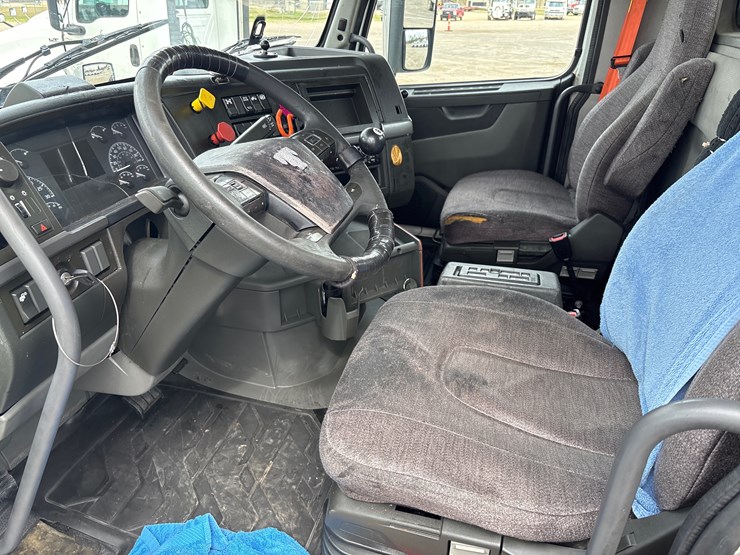 #211-•-2019-volvo-vnl-image-8