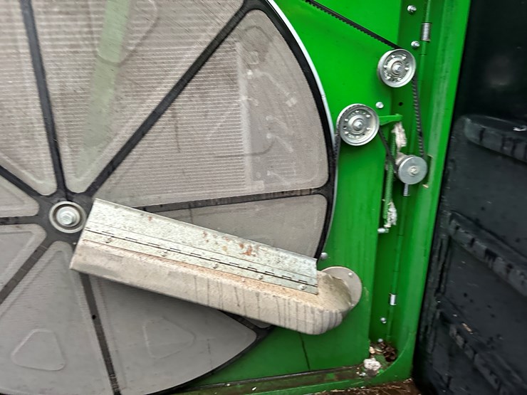 2021-john-deere-cp690-image-76