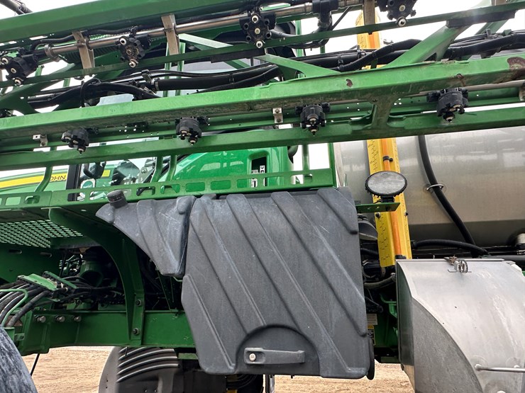 2021-john-deere-r4044-image-42