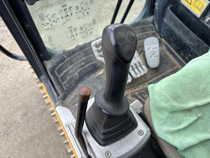 2012-jcb-js160-image-26