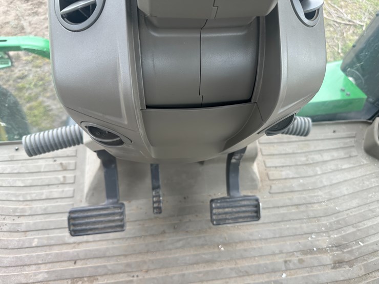 2021-john-deere-8rt-340-image-90