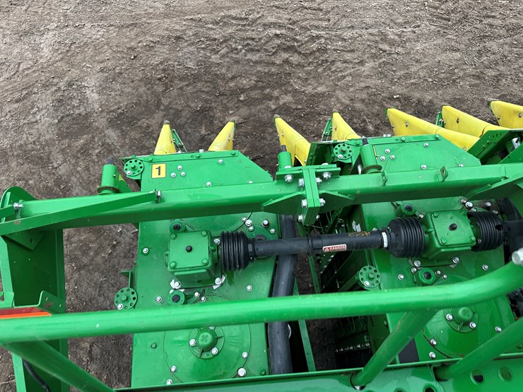 2021-john-deere-cp690-image-95