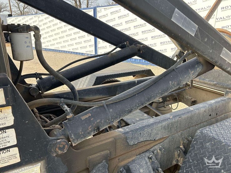 2012-peterbilt-337-image-26