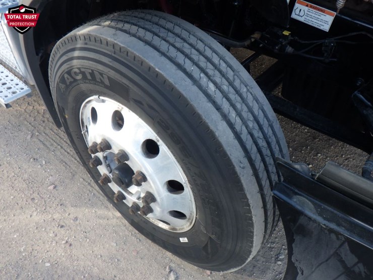 2022-freightliner-cascadia-116-image-22