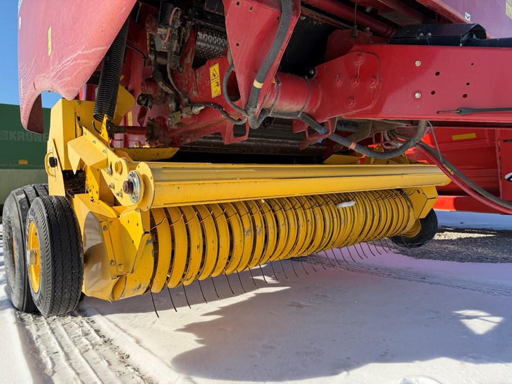 #210578-•-2016-new-holland-rb450-baler-image-3