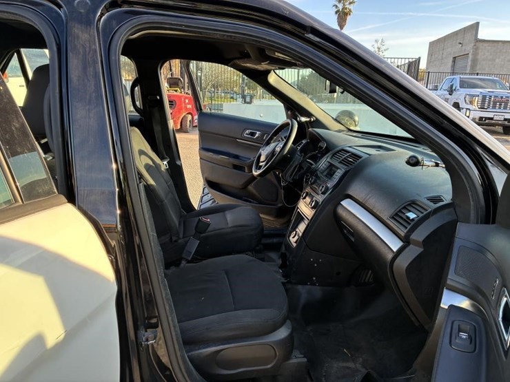 2018-ford-explorer-image-9