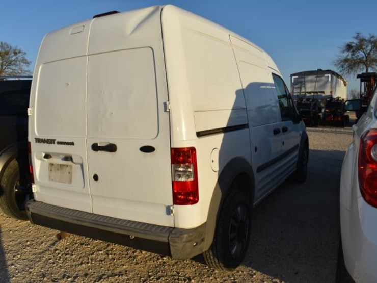2010-ford-transit-image-3