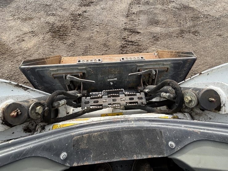 2021-bobcat-s590-image-8