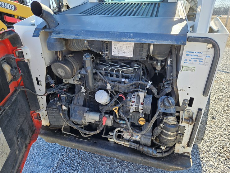 2019-bobcat-t595-image-18