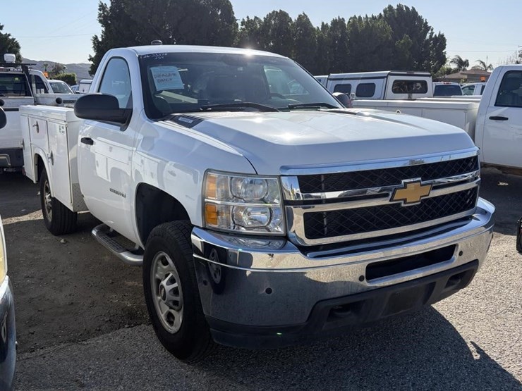 2012-chevrolet-2500-image-2