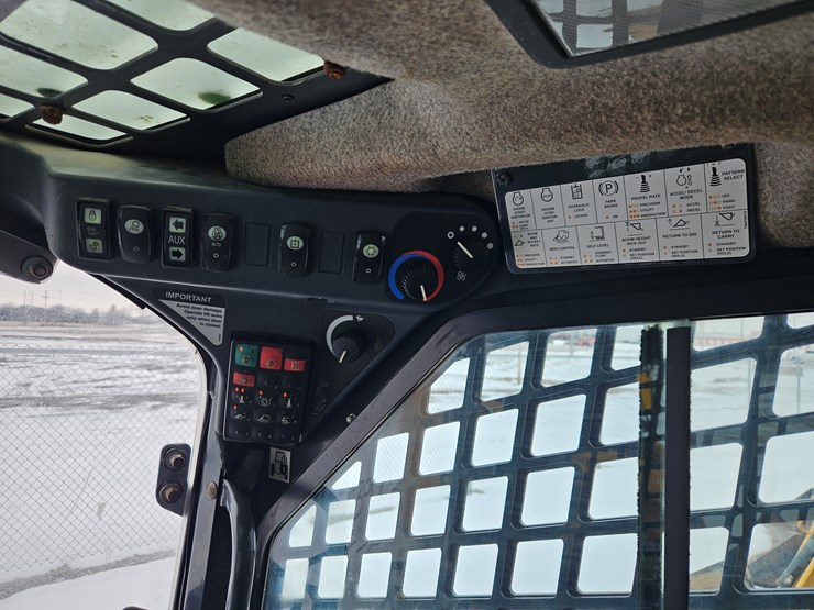 2020-deere-333g-image-11